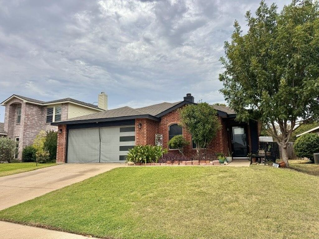 5213 Prestwick Drive, Fort Worth, TX 76135 — photo 1