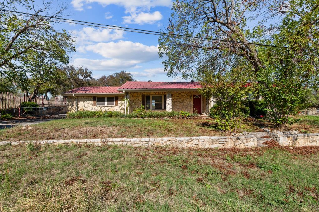 515 E Belknap Street, Jacksboro, TX 76458 — photo 1