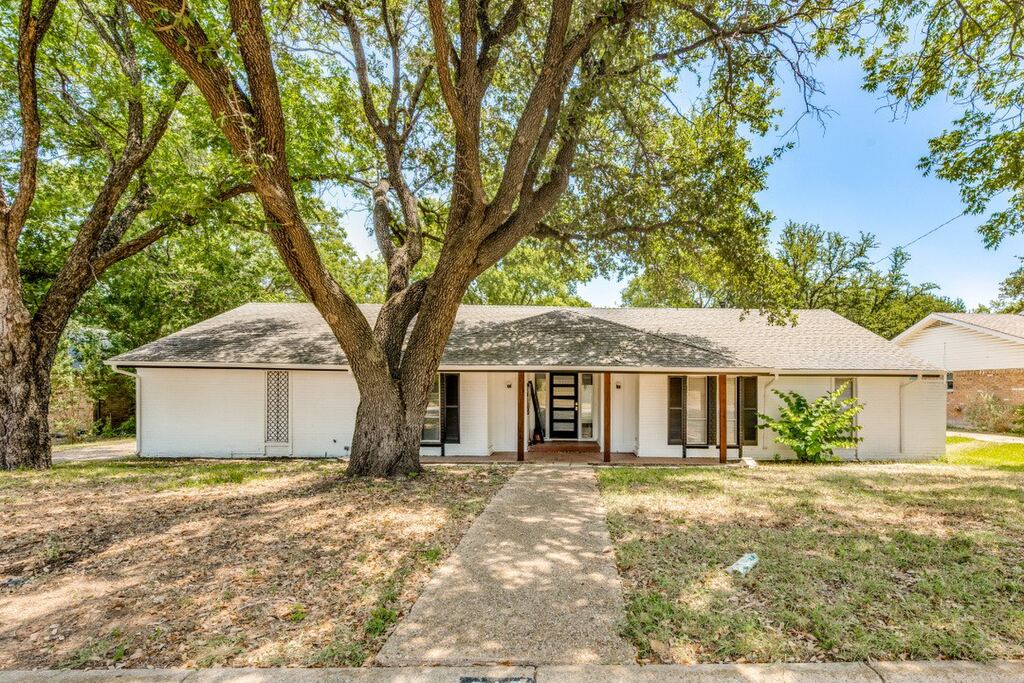 317 Cedar Creek Court, Fort Worth, TX 76103 — photo 1