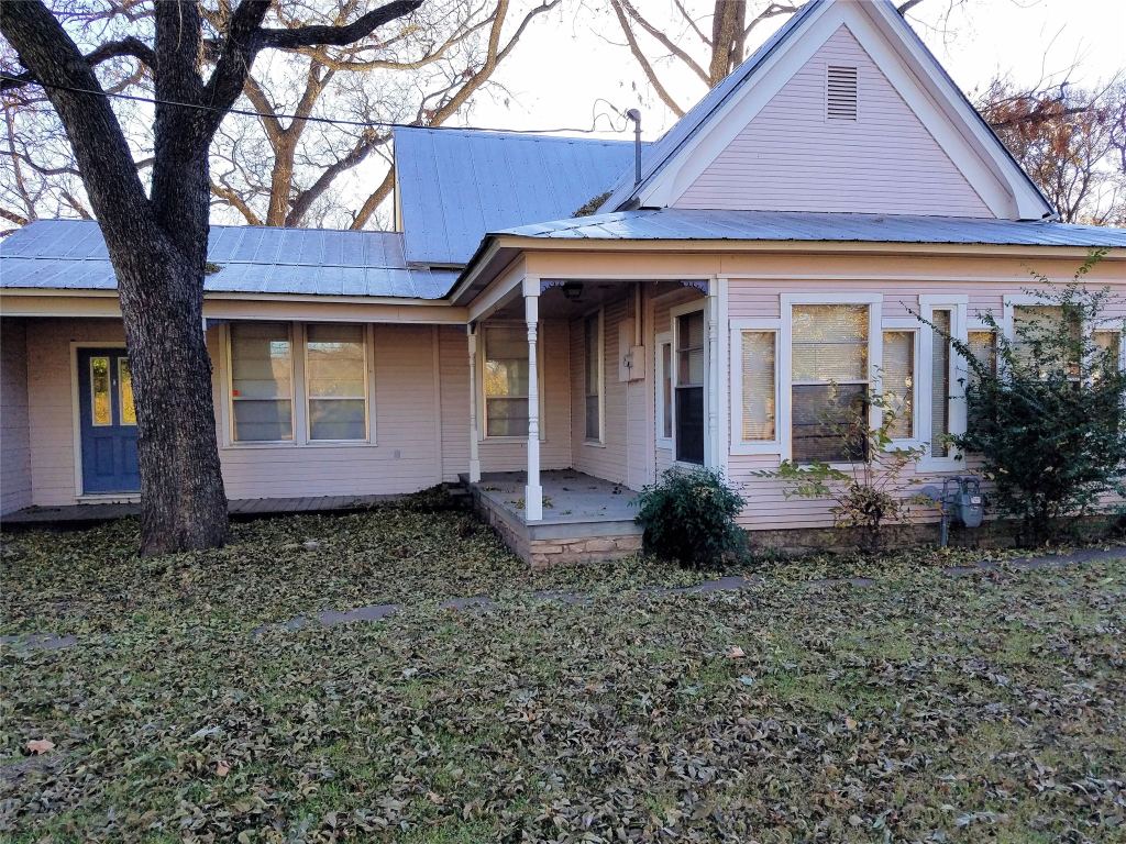 209 Mission Street, Glen Rose, TX 76043 — photo 1