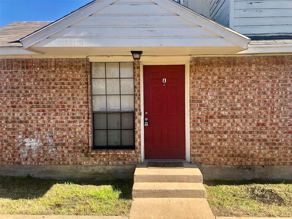 205 S Kenney Street A, Kennedale, TX 76060 — photo 1
