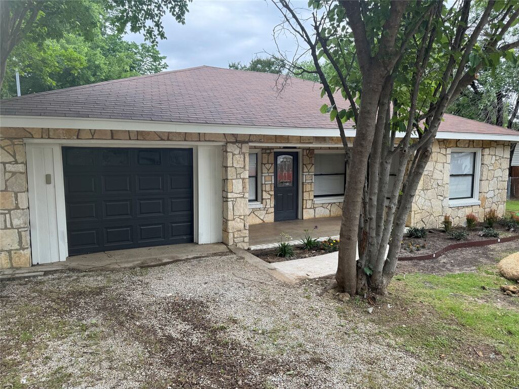 607 E Hundley Drive, Lake Dallas, TX 75065 — photo 1