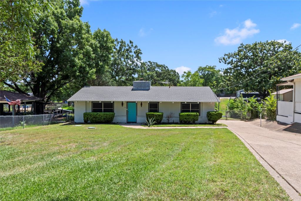 110 Henderson Harbor Circle, Payne Springs, TX 75156 — photo 1