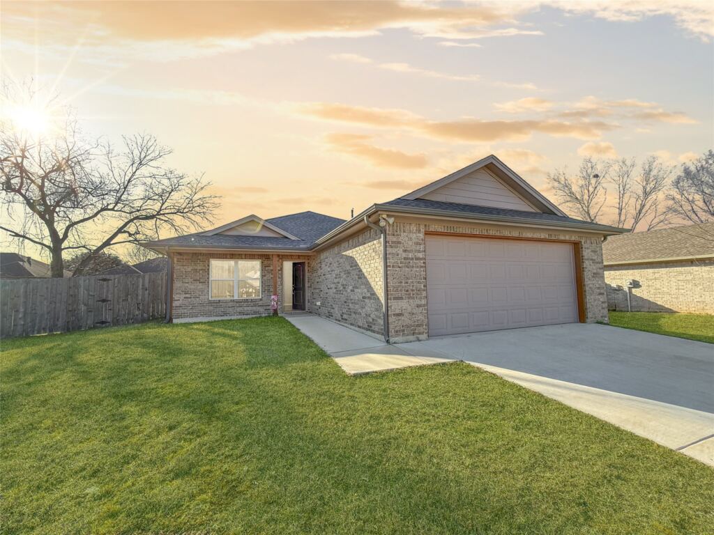 128 Dennis Drive, Azle, TX 76020 — photo 1