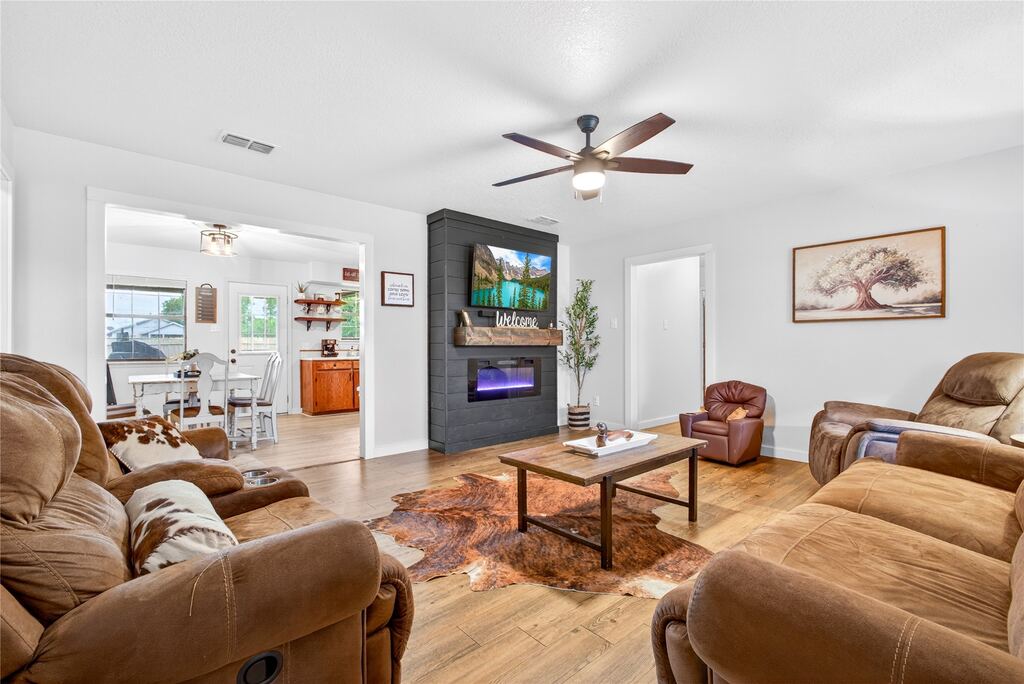 703 S College Street, Celeste, TX 75423 — photo 1