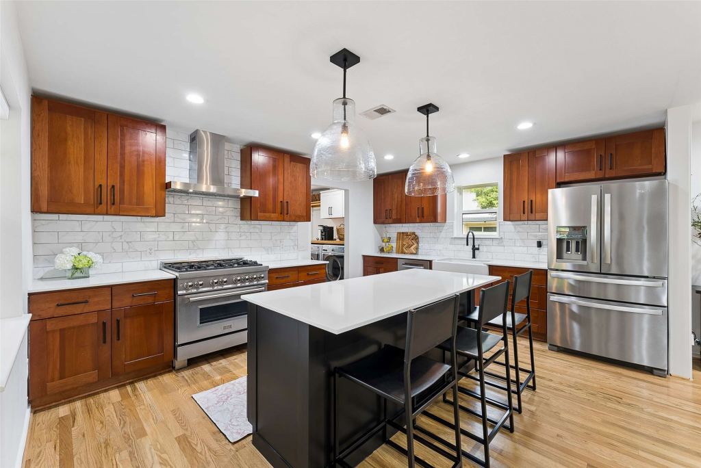 6735 Kingsbury Drive, Dallas, TX 75231 — photo 1