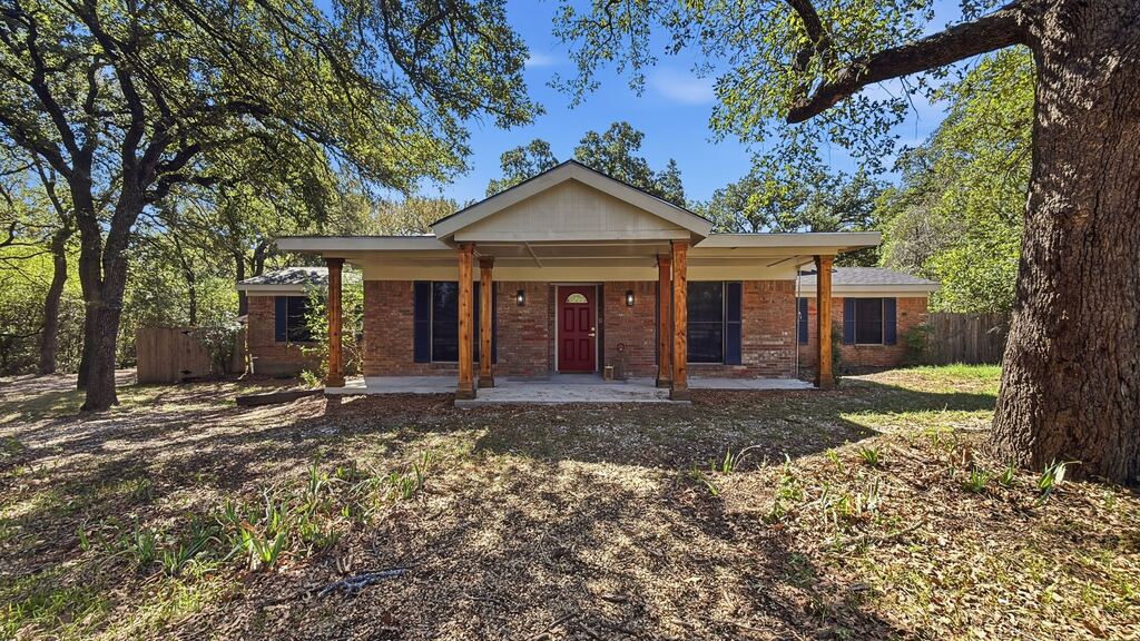 1004 Lakeview Drive, Joshua, TX 76058 — photo 1