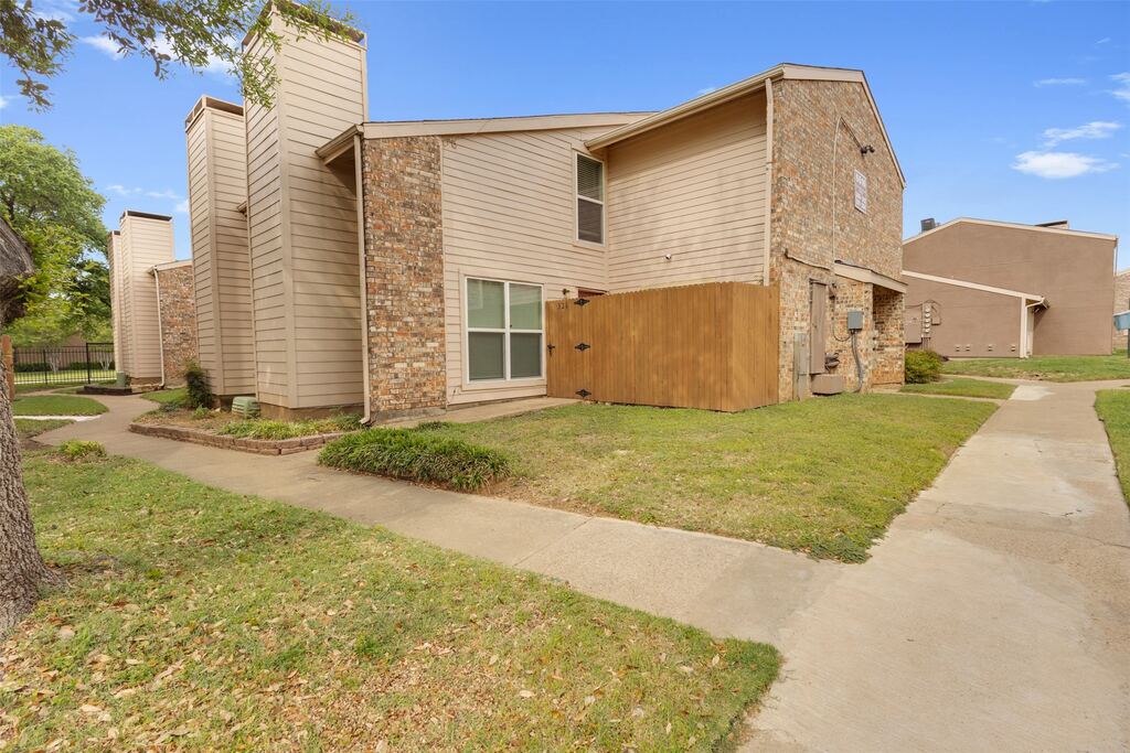 5516 Boca Raton Boulevard 321, Fort Worth, TX 76112 — photo 1