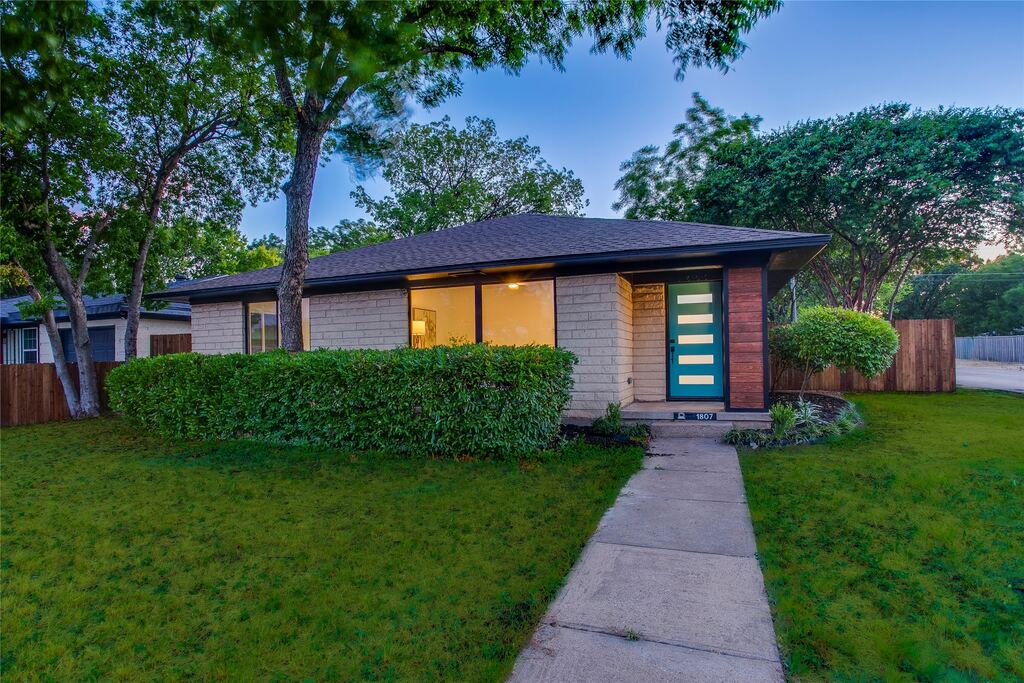 1807 S Vernon Avenue, Dallas, TX 75224 — photo 1