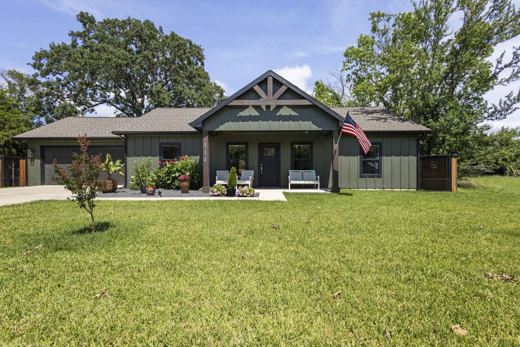 114 Garrett Lane, Gun Barrel City, TX 75156 — photo 1