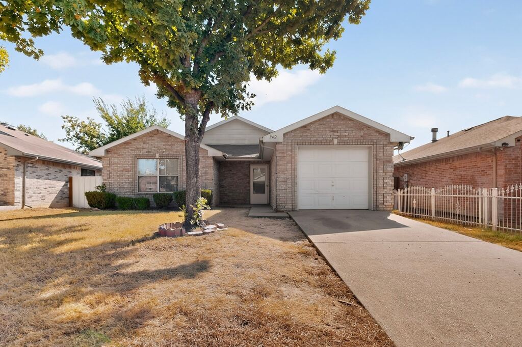 942 Algonquin Drive, Dallas, TX 75217 — photo 1