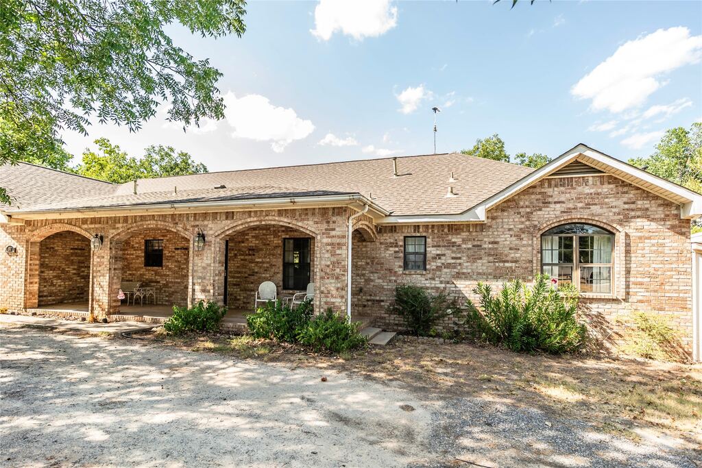 264 Oak Street, Nocona, TX 76255 — photo 1