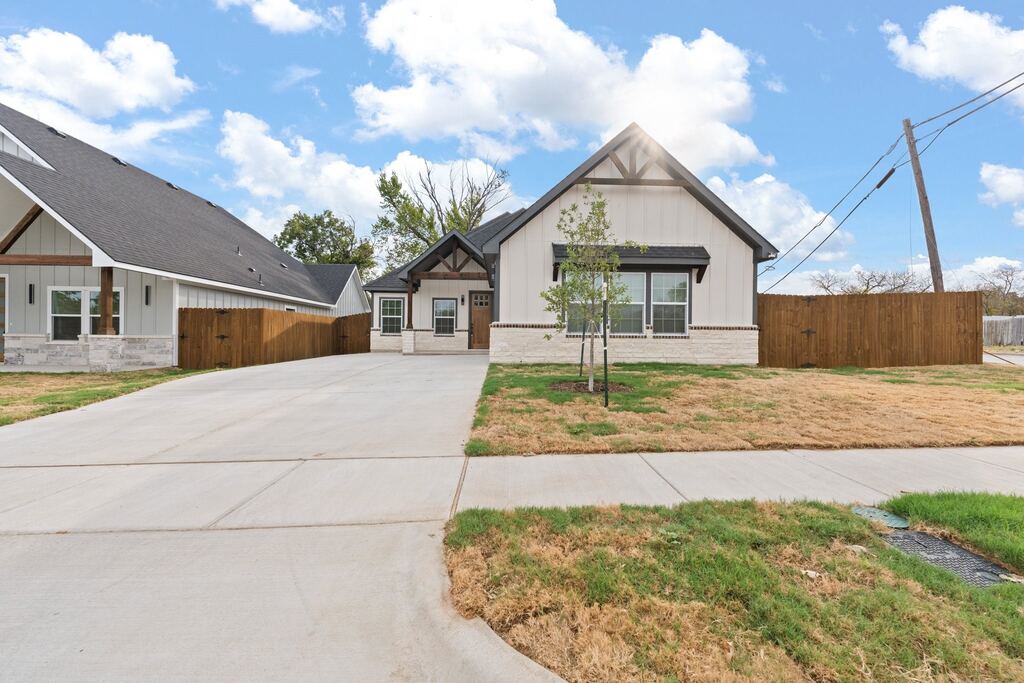 813 Tierney Road, Fort Worth, TX 76112 — photo 1