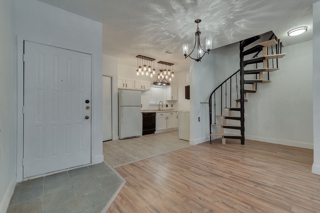 5550 Spring Valley Road E24, Dallas, TX 75254 — photo 1