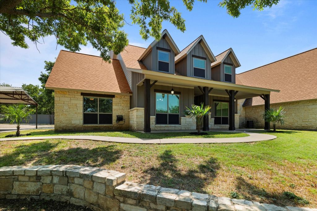 402 N Parkway Drive, Alvarado, TX 76009 — photo 1