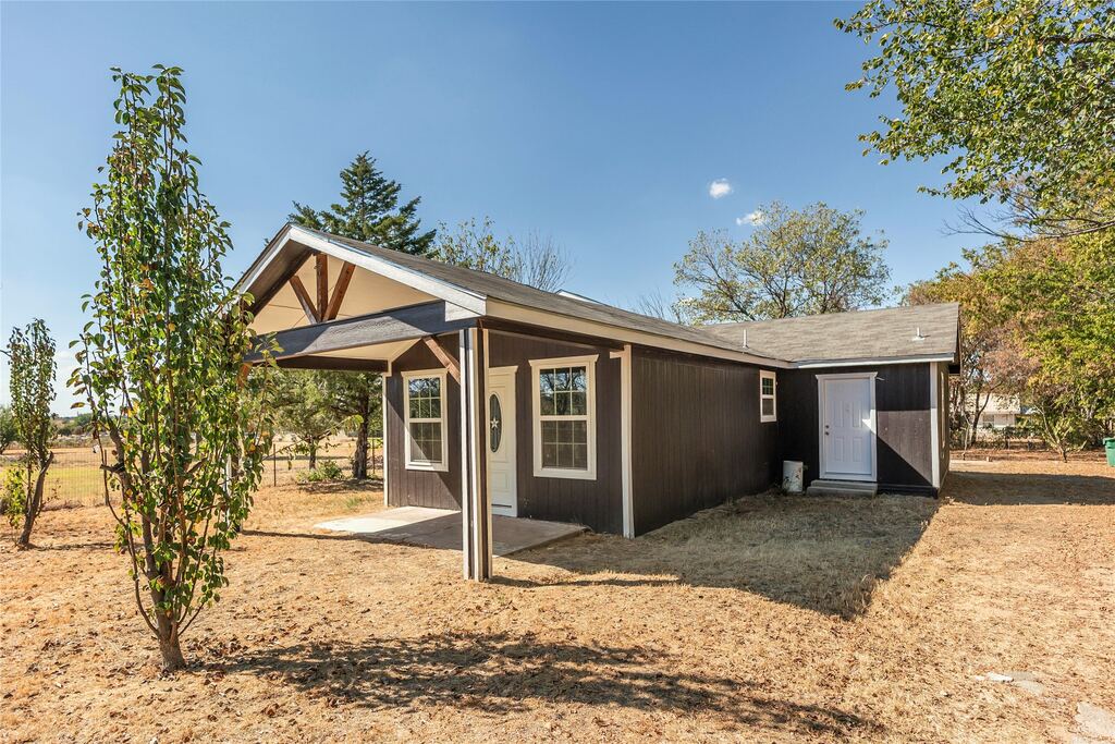 106 Northcott Street, Nocona, TX 76255 — photo 1