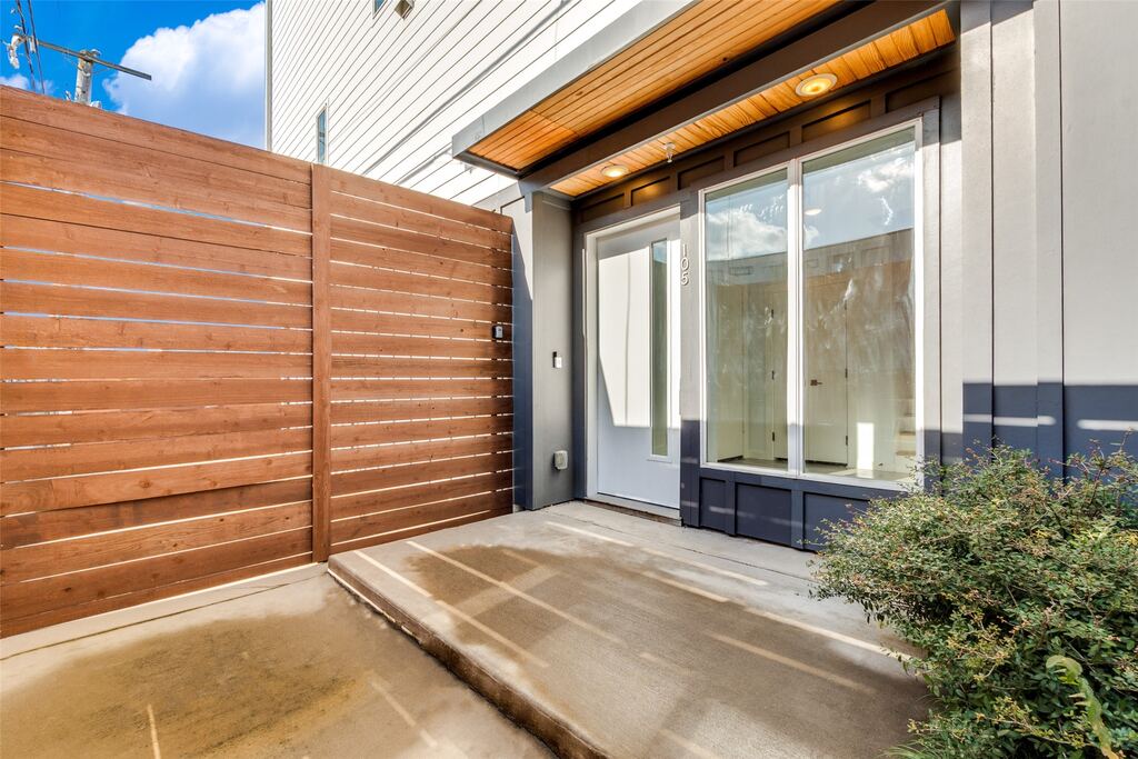 1505 N Garrett Avenue 105, Dallas, TX 75206 — photo 1
