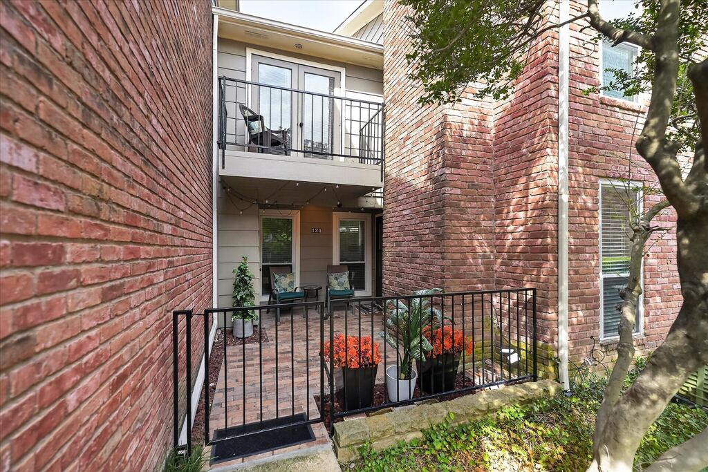 7510 Holly Hill Drive 124, Dallas, TX 75231 — photo 1
