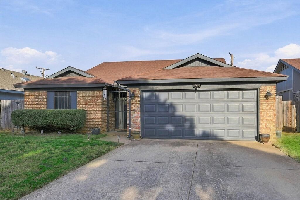 617 Cross Ridge Circle N, Fort Worth, TX 76120 — photo 1