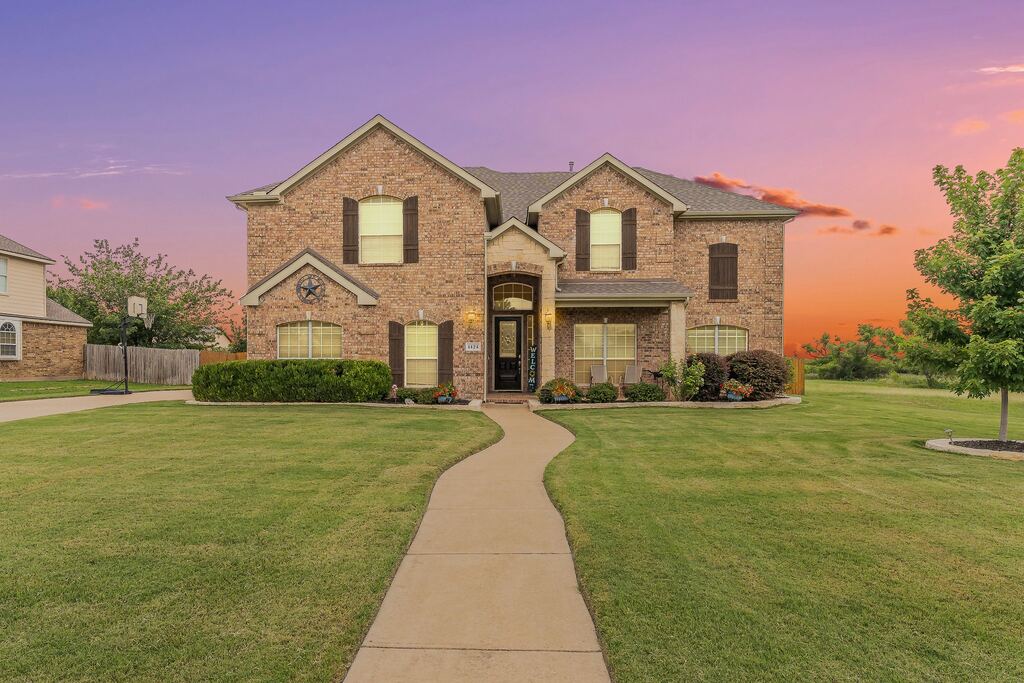 1424 Bassett Hound Drive, Fort Worth, TX 76052 — photo 1