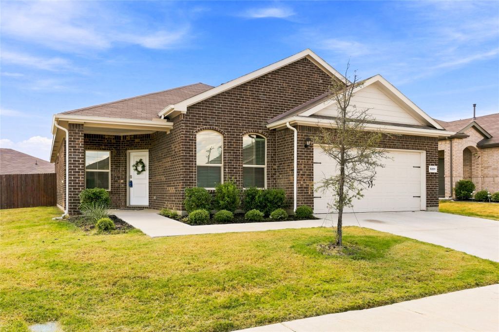 5201 Petal Meadows Drive, Fort Worth, TX 76179 — photo 1