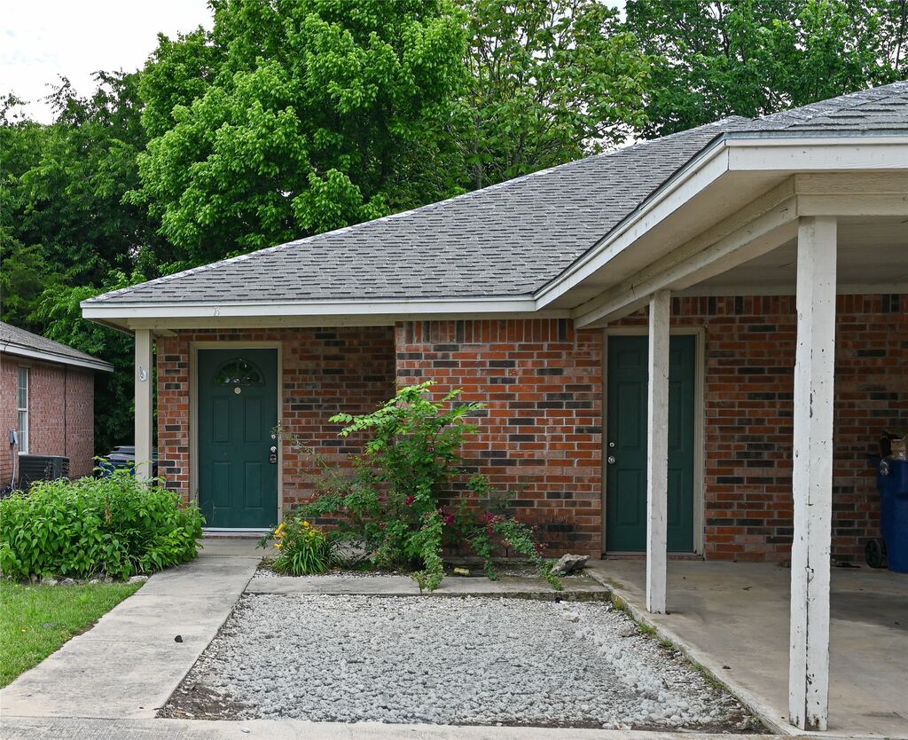 502 N Sewell Drive B, Decatur, TX 76234 — photo 1