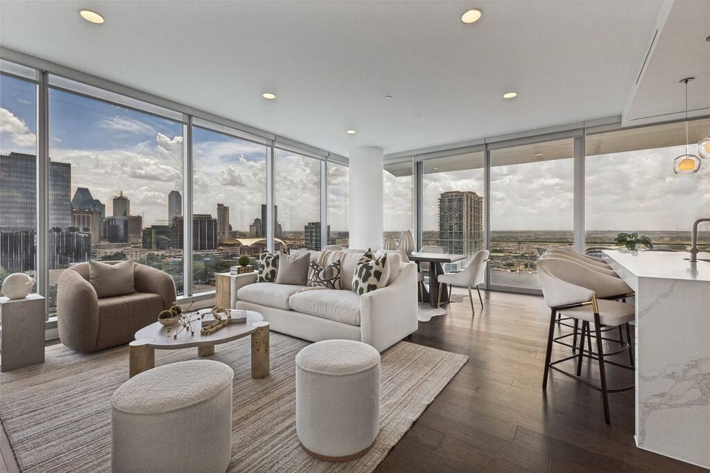 3130 N Harwood Street 1701, Dallas, TX 75202 — photo 1