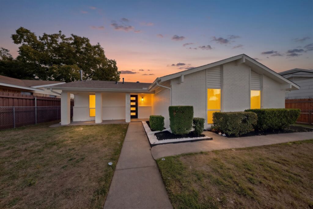 2524 N Saint Augustine Drive