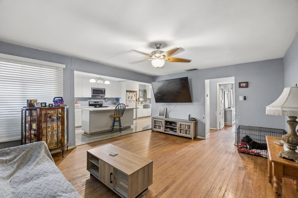 1108 S Edgefield Avenue, Dallas, TX 75208 — photo 1