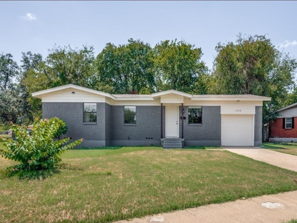 1208 Savage Drive, Fort Worth, TX 76134 — photo 1