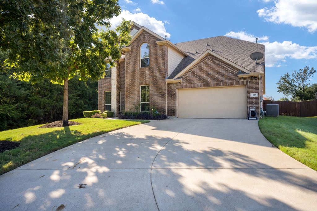 1300 Bellingham Circle, Glenn Heights, TX 75154 — photo 1