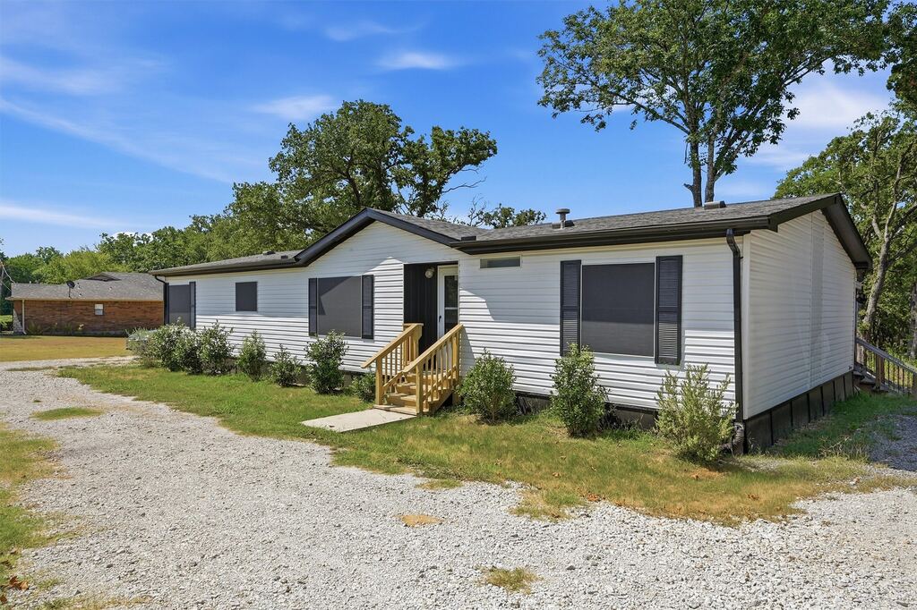 305 Ridgecrest Road, Pottsboro, TX 75076 — photo 1