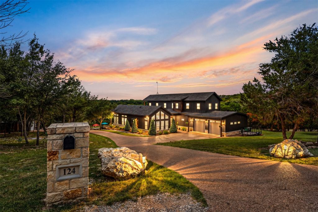 124 Bluffview Circle, China Spring, TX 76633 — photo 1