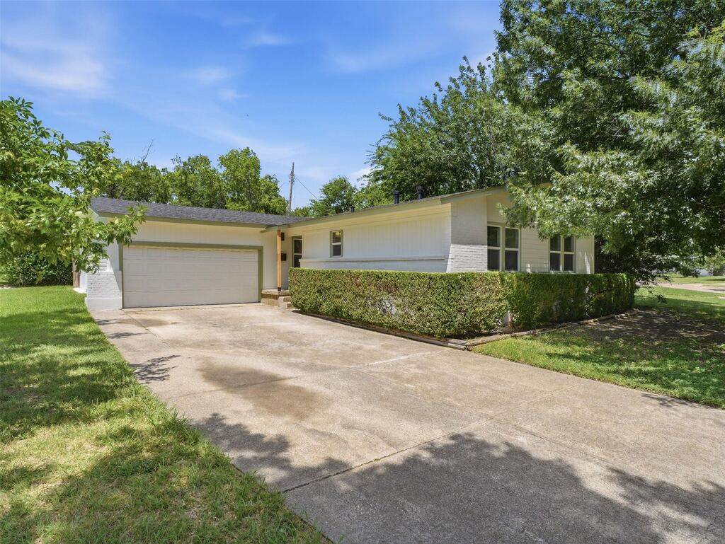 11207 Flamingo Lane, Dallas, TX 75218 — photo 1