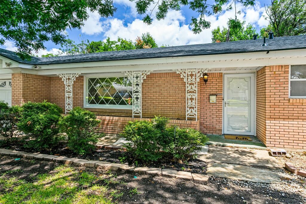 5729 Wharton Drive, Fort Worth, TX 76133 — photo 1