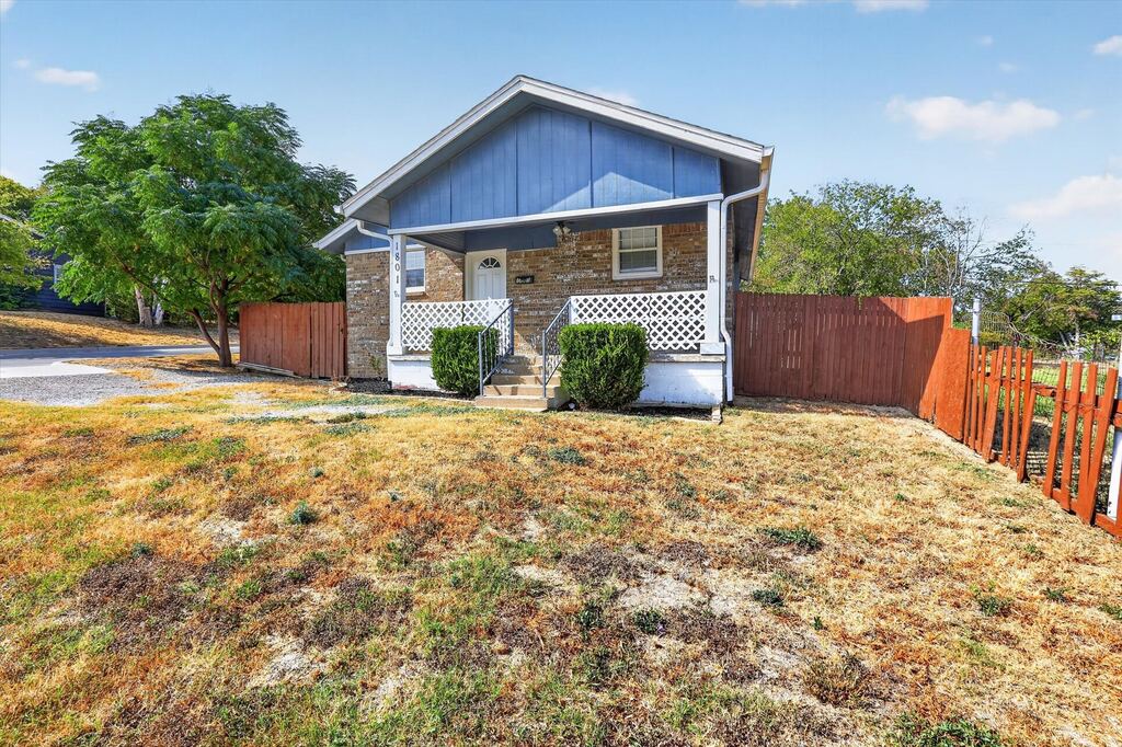 1801 E Harvey Avenue, Fort Worth, TX 76104 — photo 1
