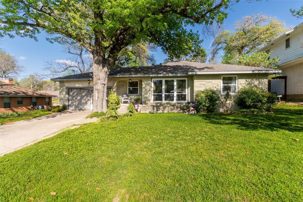 2422 Santa Cruz Drive, Dallas, TX 75227 — photo 1