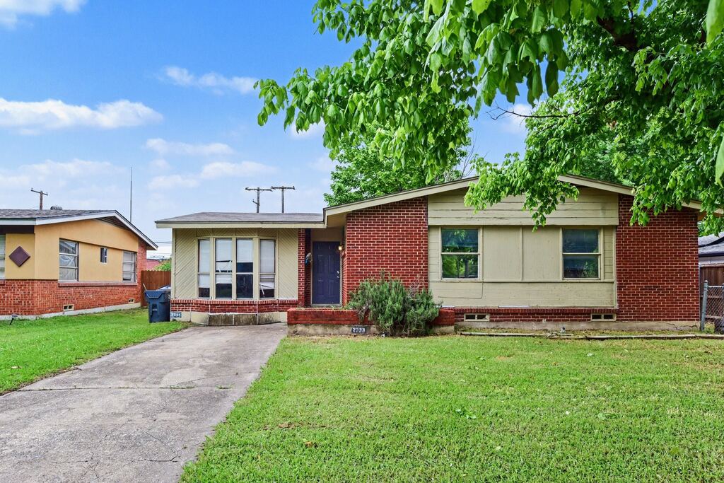 2333 S Lockhart Avenue, Dallas, TX 75228 — photo 1