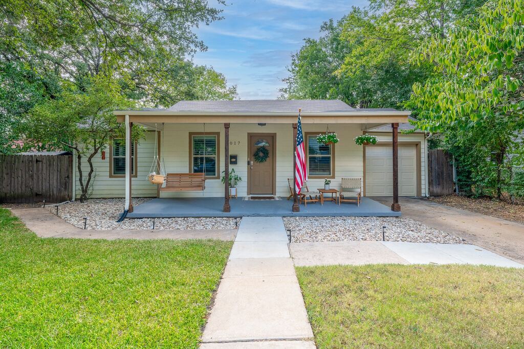 2017 Bluebonnet Drive, Fort Worth, TX 76111 — photo 1