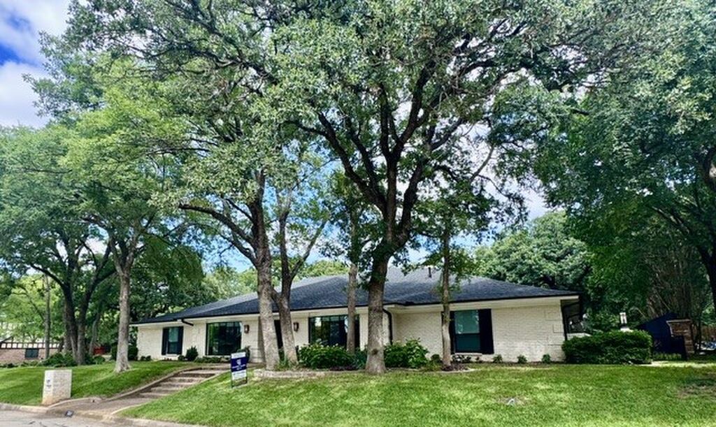 501 N Havenwood Lane, Fort Worth, TX 76112 — photo 1