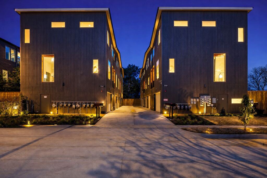 2151 Mail Avenue 103, Dallas, TX 75235 — photo 1