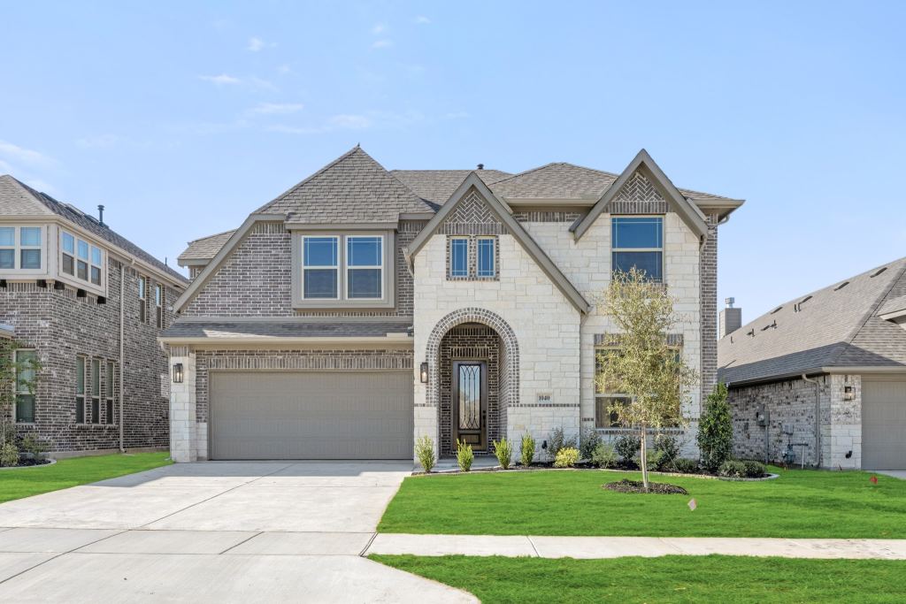 1040 Snowy Owl Drive, Alvarado, TX 76009 — photo 1