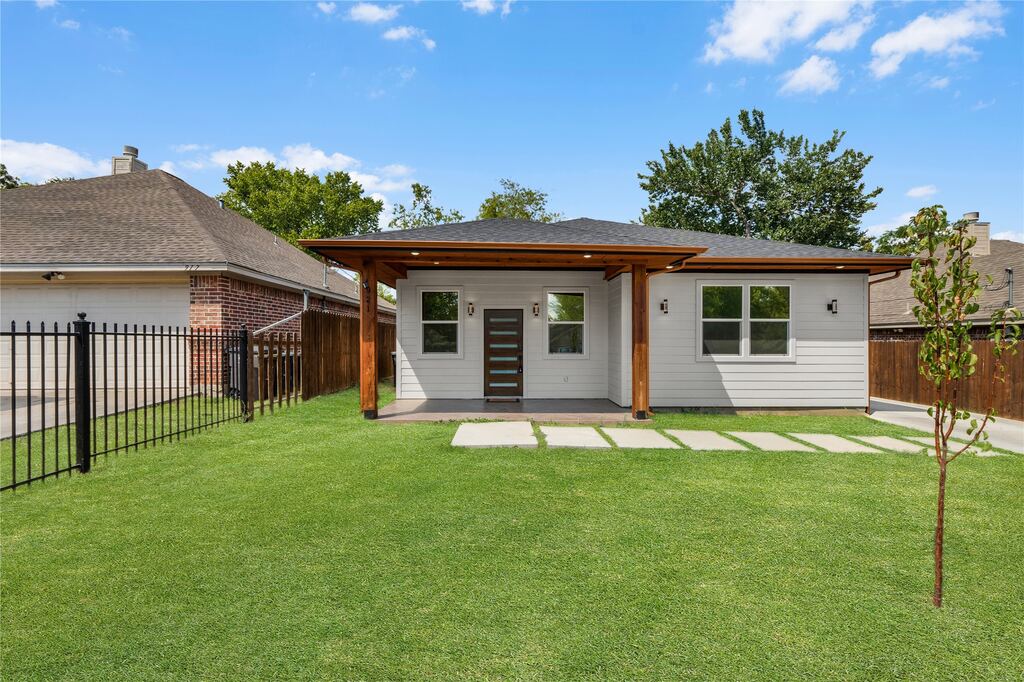 921 Bessie Street, Fort Worth, TX 76104 — photo 1