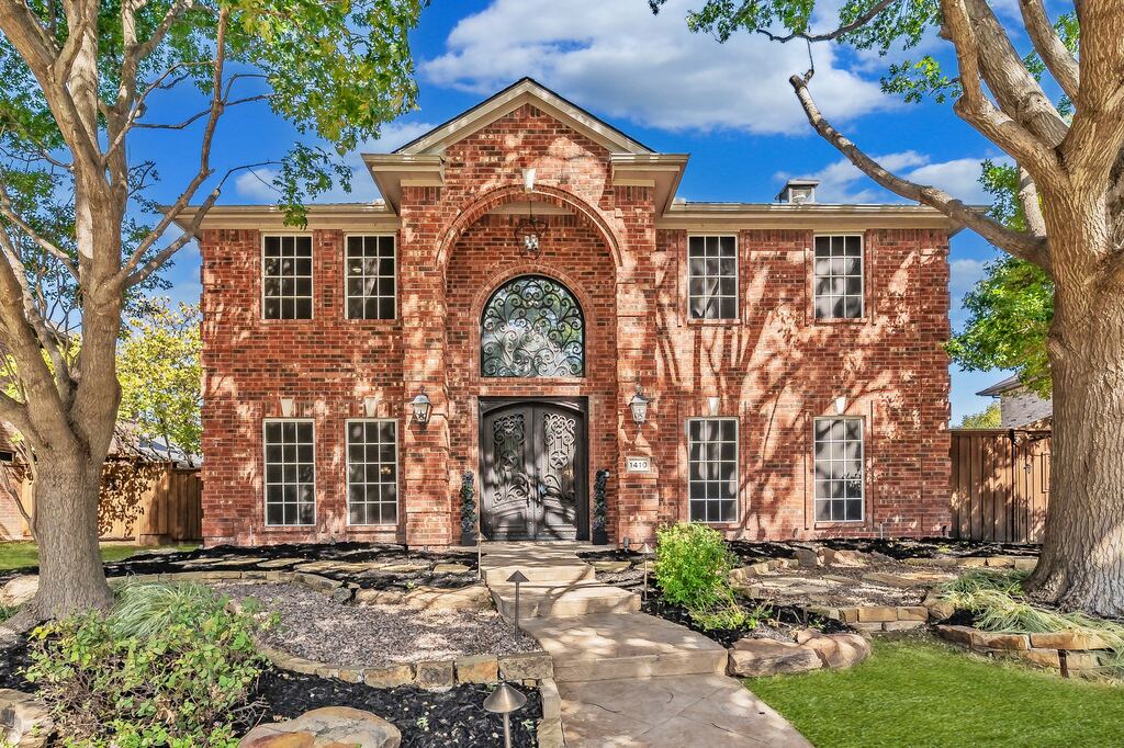 1410 Macrae Court