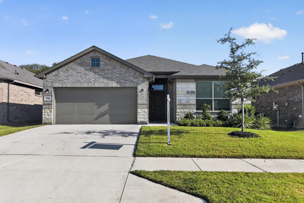 400 Dunmore Drive, Fort Worth, TX 76052 — photo 1