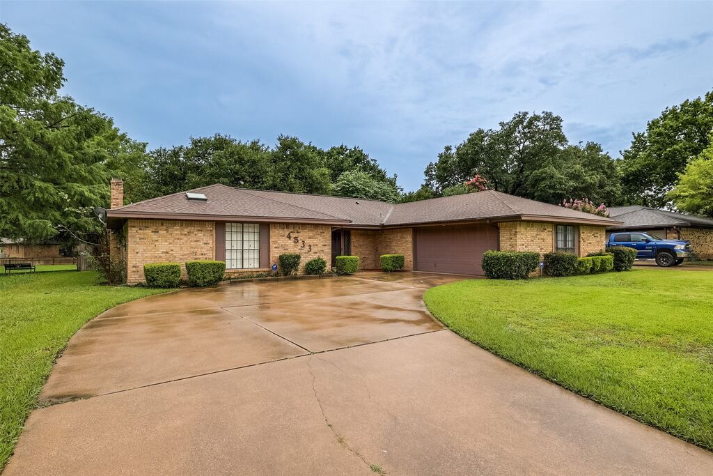 4533 Cinnamon Hill Drive, Fort Worth, TX 76133 — photo 1