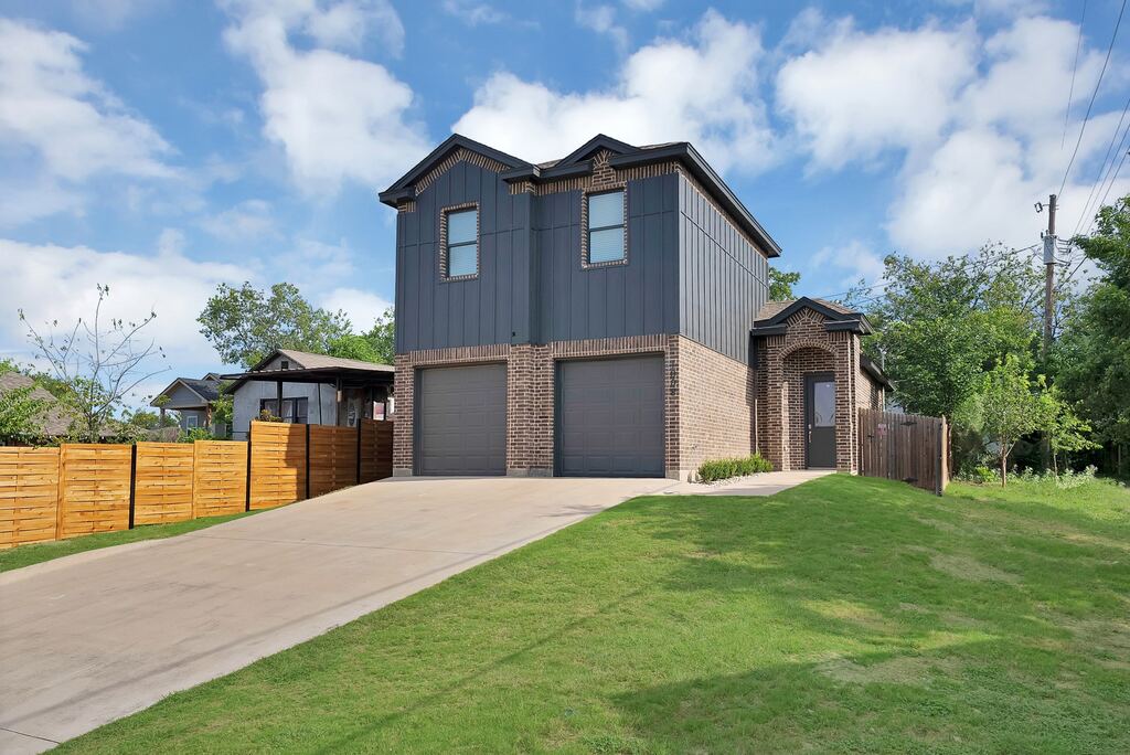 1008 20th Street, Fort Worth, TX 76164 — photo 1