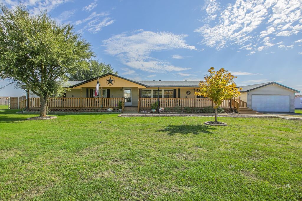 153 Golden Coast Circle, Palmer, TX 75152 — photo 1