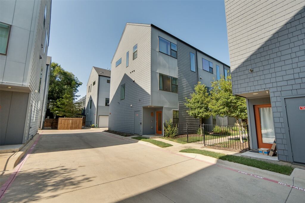 427 W 10th Street 601, Dallas, TX 75208 — photo 1