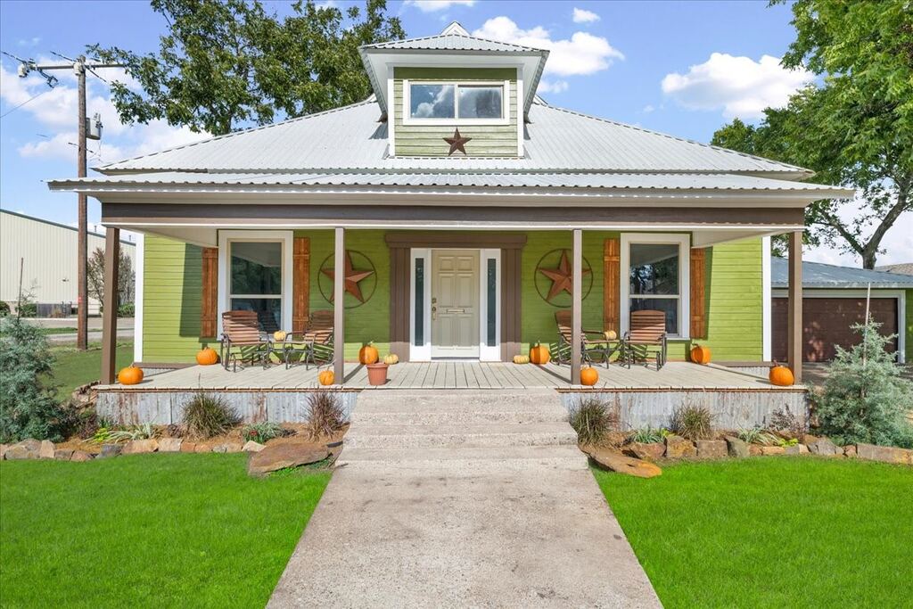 300 E 3rd Street, Blooming Grove, TX 76626 — photo 1